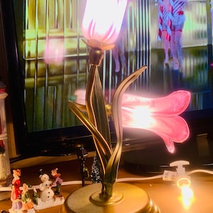 Handmade Lily Flower Stained Glass Table Lamp – Desk Light (Two shades)