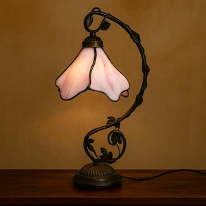 Art Nouveau Flower Lamp – Tiffany Style Tulip Desk Light, Vintage Stained Glass Accent, Romantic Cottagecore Floral Home Decor Gift.